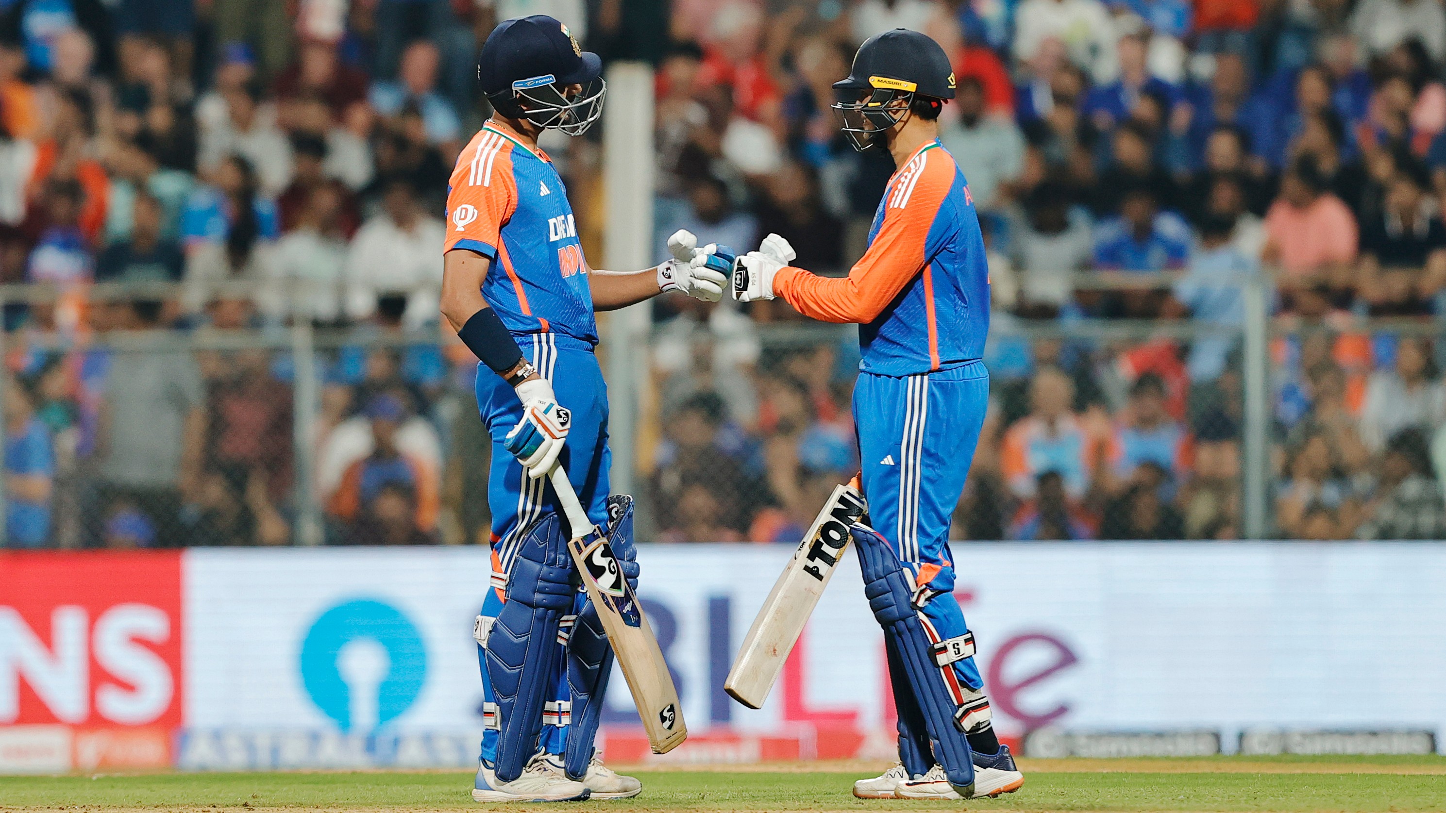 India sets Huge Target For England