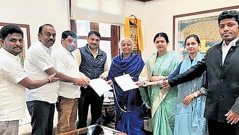 Congress MPs meet FM