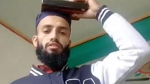 Makhan Din records a video before committing suicide in Jammu and Kashmir