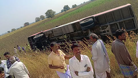 ಕೆಕೆಆರ್​ಟಿಸಿ ಬಸ್​ ಪಲ್ಟಿ