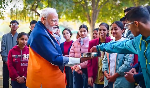 ವಿದ್ಯಾರ್ಥಿಗಳೊಂದಿಗೆ ಮೋದಿ