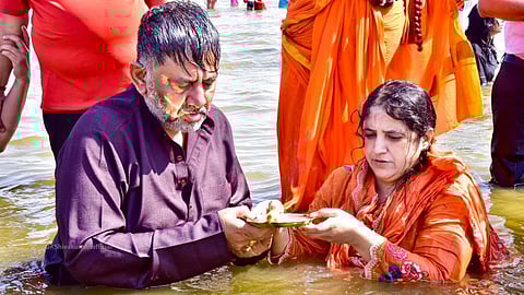 DK Shivakumar couples takes holy dip at maha kumbh