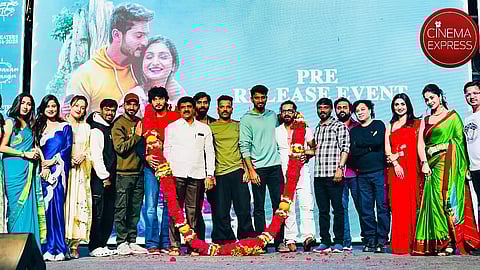 ಭುವನಂ ಗಗನಂ ಟ್ರೈಲರ್ ಬಿಡುಗಡೆ ಕಾರ್ಯಕ್ರಮದಲ್ಲಿ ಸಿನಿ ತಾರೆಯರು ಸಮಾಗಮವಾಗಿರುವುದು.