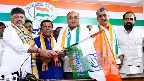 L R Shivarame Gowda and others joined congress party today 