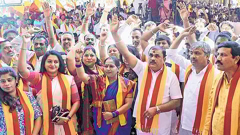 ಕರ್ನಾಟಕ ರಕ್ಷಣಾ ವೇದಿಕೆ ಪ್ರತಿಭಟನೆ.