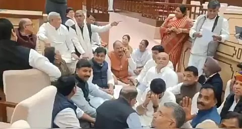 ಕಾಂಗ್ರೆಸ್ ಶಾಸಕರ ಅಹೋರಾತ್ರಿ ಧರಣಿ