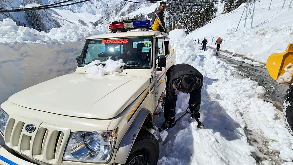 Snowfall triggers landslides in Himchal Pradesh