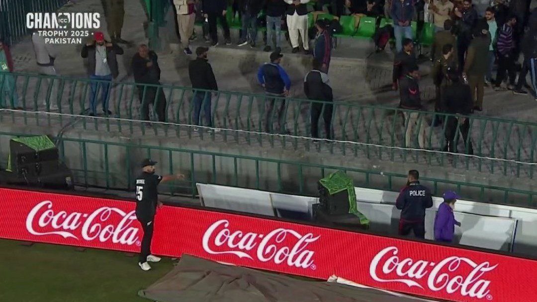 people stole the ball and ran out of Lahore Stadium