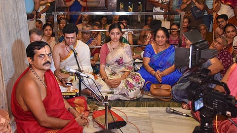 ಉಡುಪಿ ಶ್ರೀಕೃಷ್ಣ ರಥೋತ್ಸವದಲ್ಲಿ ನವದಂಪತಿ Tejasvi Surya- Shivashree ಭಾಗಿ; ಸಂಗೀತ ಸೇವೆ...