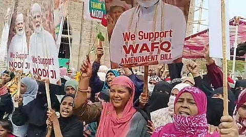 ವಕ್ಫ್ ತಿದ್ದುಪಡಿ ಕಾಯ್ದೆಯನ್ನು ಬೆಂಬಲಿಸಿ ಬೀದಿಗಿಳಿದ ಮುಸ್ಲಿಂ ಮಹಿಳೆಯರು: ಪಟಾಕಿ ಸಿಡಿಸಿ ಸಂಭ್ರಮ, ವಿಡಿಯೋ ವೈರಲ್!