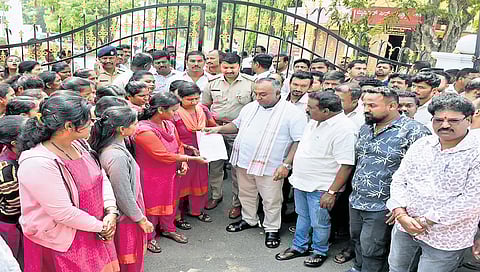 BJP MLA TS Srivatsa meets the workers at the KSIC factory in Mysuru