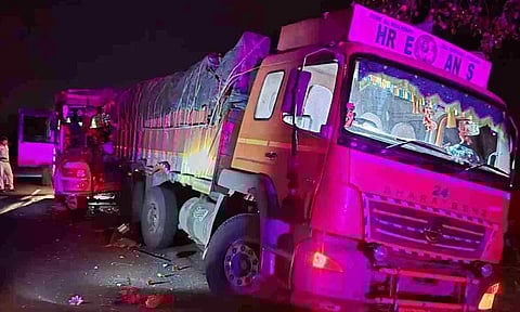 Mini bus-Lorry accident 