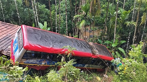 KSRTC bus cashes into house in Chikkamagaluru
