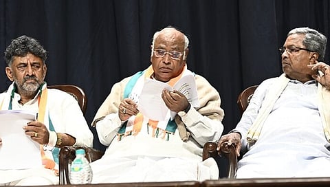 ಡಿಕೆ ಶಿವಕುಮಾರ್-ಮಲ್ಲಿಕಾರ್ಜುನ್ ಖರ್ಗೆ-ಸಿದ್ದರಾಮಯ್ಯ