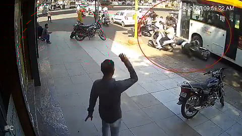 bus hit vehicles, pedestrians at Rajkot traffic signal