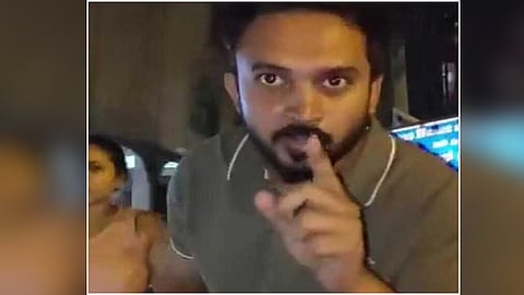 Hindi Man threatens Auto driver