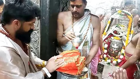 Yash seeks blessings at Ujjain's Mahakaleshwar Temple