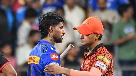 ತೋಳಿಗೆ ಕಪ್ಪು ಪಟ್ಟಿ ಧರಿಸಿ ಕಣಕ್ಕಿಳಿಯಲಿರುವ ಎಂಐ ಮತ್ತು ಎಸ್ಆರ್‌ಎಚ್ ಆಟಗಾರರು