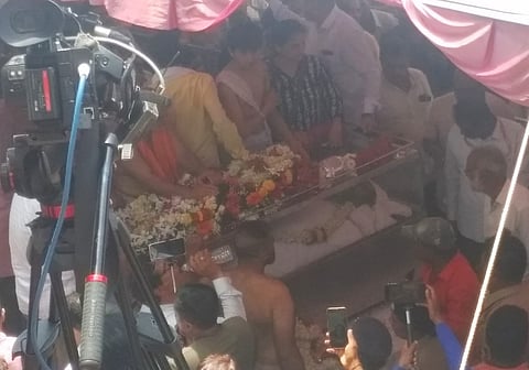 Manjunath Rao wife and son paid last respect 