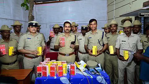 Chikballapur Superintendent of Police Kushal Chowksey, Dy SP Ravi Kumar, Circle Inspector Surya Prakash.