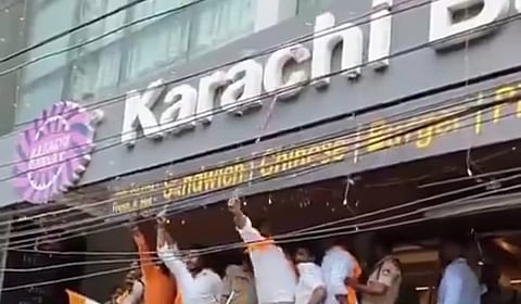 ಪಾಕಿಸ್ತಾನ ವಿರುದ್ಧ ಆಕ್ರೋಶ: ಕರಾಚಿ ಬೇಕರಿ ಧ್ವಂಸ, Video!