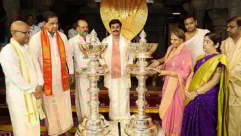 Rajamatha Promoda Devi Wadiyar of Mysore donating giant-size silver lamps
