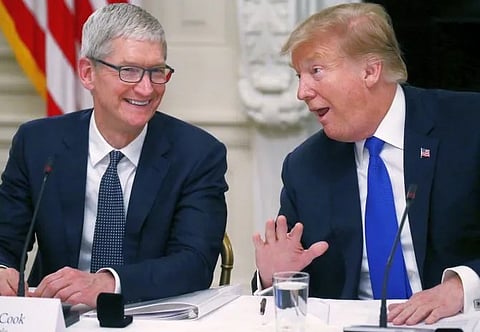 Donald Trump and Tim Cook 