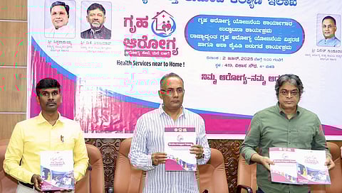 'ಗೃಹ ಆರೋಗ್ಯ ಯೋಜನೆ' ಕುರಿತು ಆಶಾ ಕಾರ್ಯಕರ್ತೆಯರಿಗಾಗಿ ಸಿದ್ಧಪಡಿಸಿರುವ ಕೈಪಿಡಿಯನ್ನು ಆರೋಗ್ಯ ಸಚಿವರು ಬಿಡುಗಡೆ ಮಾಡಿದರು.