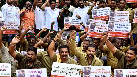 ಆಟೋ ಚಾಲಕ ಪ್ರತಿಭಟನೆ.