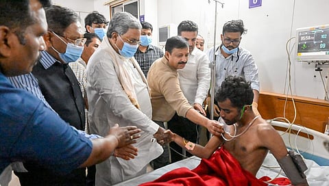 ಗಾಯಾಳುಗಳ ಆರೋಗ್ಯ ವಿಚಾರಿಸಿದ ಸಿಎಂ ಸಿದ್ದರಾಮಯ್ಯ