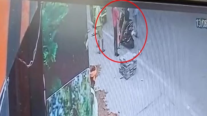 Woman Repeatedly Hits Rapido Driver, Then He Slaps Her