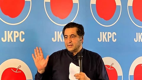  Sajjad Gani Lone