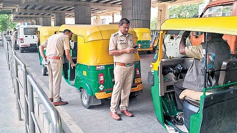 ಮನಸೋ ಇಚ್ಚೆ ಪ್ರಯಾಣಿಕರಿಂದ ದರ ವಸೂಲಿ: ಆಟೋ ಚಾಲಕರಿಗೆ RTO ಶಾಕ್; 114 ಆಟೋ ಸೀಜ್, 299 ಪ್ರಕರಣ ದಾಖಲು