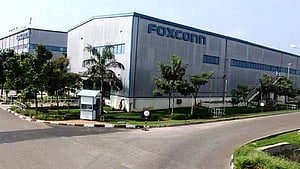 Foxconn recalls Chinese staff from India