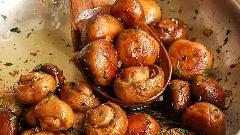 ಗಾರ್ಲಿಕ್ ಮಶ್ರೂಮ್ | Garlic mushroom Recipe in Kannada