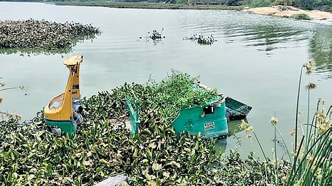An autorickshaw dumped in Yele Mallappa Lake highlights the sad state of affairs at the water body.
