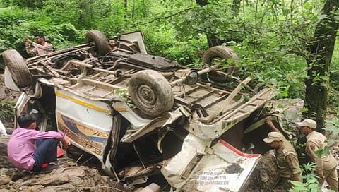 tempo falls into gorge in J&K’s Doda
