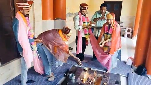 Hindu ಧರ್ಮ ಸ್ವೀಕರಿಸಿ, ಹಿಂದೂ ಯುವಕರ ವರಿಸಿದ Muslim ಯುವತಿಯರು! Video