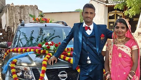 Vipul Kanji Vaghela (34), his wife Sonal (26)
