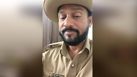 ಖಾಕಿ ಡ್ರೆಸ್‌ನಲ್ಲಿ ಕಳ್ಳನ ಪೋಸ್: ಕರ್ತವ್ಯಲೋಪದ ಮೇರೆಗೆ ಪೇದೆ ಅಮಾನತು