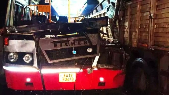 3 dies as KSRTC bus collides with lorry in Yallapura