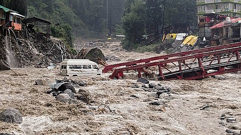A vehicle stuck in Manalsu drain,