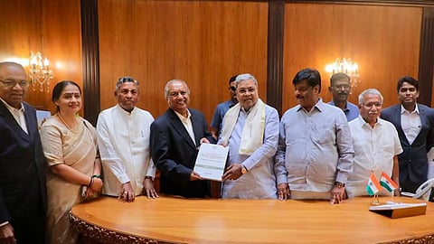 Justice Nagamohan Das presented the internal reservation report to Karnataka Chief Minister Siddaramaiah.