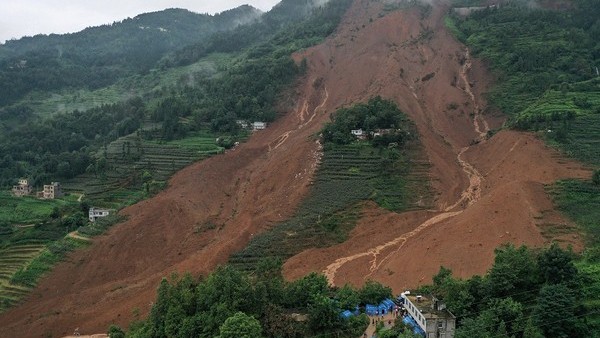 massive landslide hit Himachal Pradesh
