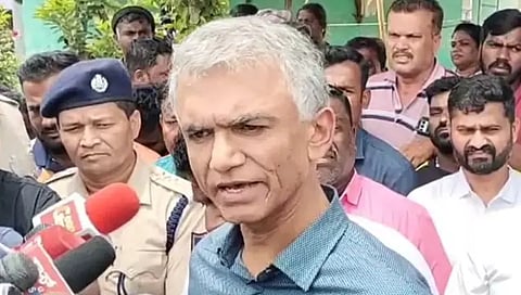 Karnataka Minister Krishna Byre Gowda meets Hassan Ganesh procession injured