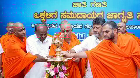 ಸರ್ಕಾರಕ್ಕೆ ಸೆಡ್ಡು: ಧರ್ಮ ಹಿಂದೂ, ಜಾತಿ ಒಕ್ಕಲಿಗ ಬರೆಸಲು ನಿರ್ಣಯ;  ನಿರ್ಮಾಲಾನಂದನಾಥ ಸ್ವಾಮೀಜಿ