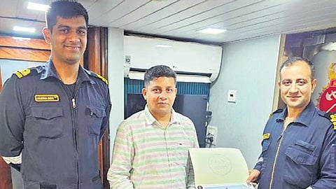 ನಾಗಪ್ರಸಾದ್ ರಾಯ್ಕರ್ ಅವರನ್ನು ಸನ್ಮಾನಿಸಿದ ನೌಕಪಡೆ ಅಧಿಕಾರಿಗಳು