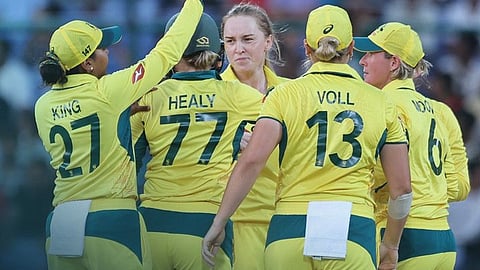 Australia Women Smash 412
