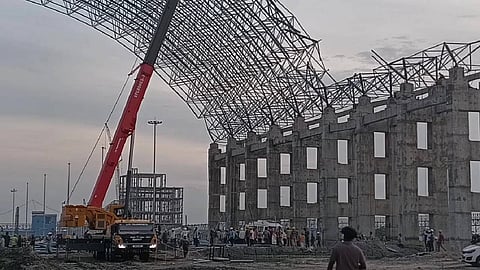 steel arch collapsed