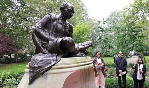 Mahatma Gandhi statue 